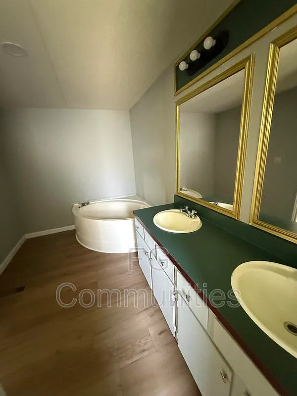 3 bed, 2.0 bath, $1,425 — Photo 3