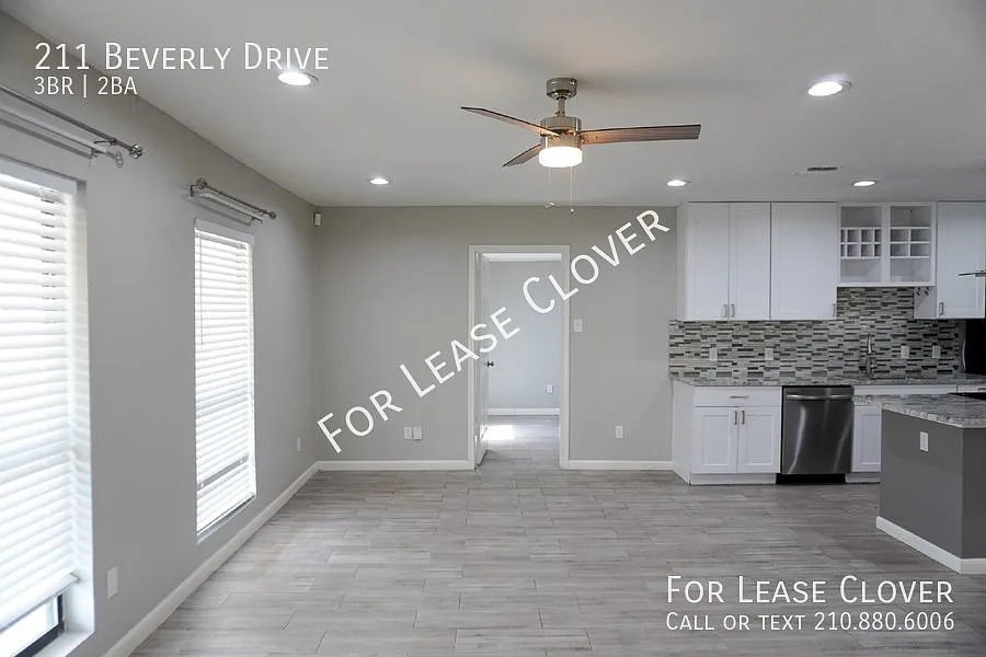 Charming Fully Updated 1930's Cottage in Jefferson Terrace — Photo 3