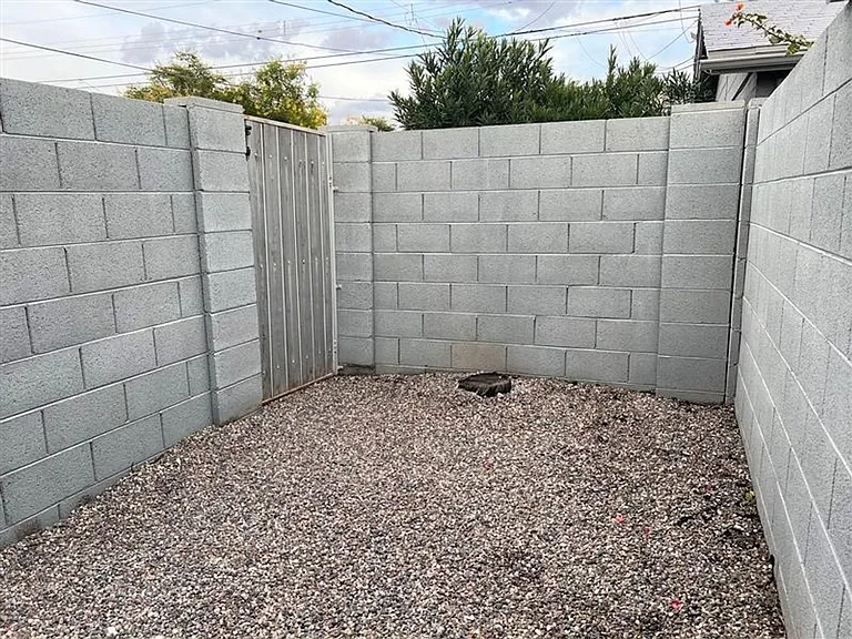 4127 N 18th Pl — Photo 18
