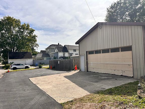 2nd image of E Maple Ln
