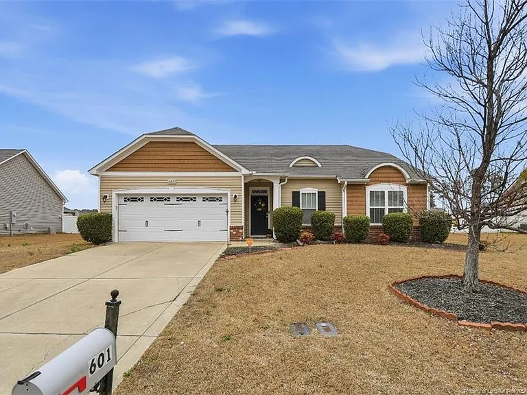 601 Collinwood Dr — Photo 2