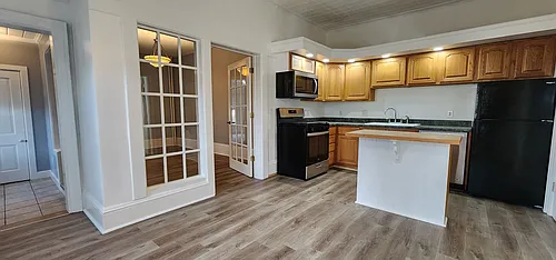 212 Oak St #2 Photo 1
