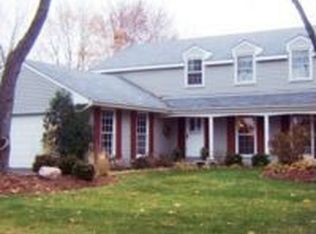 1569 Leabrook Ln, Wheaton, IL 60189