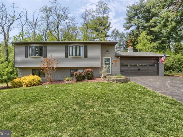812 Wilhelm Rd, Harrisburg, PA 17111