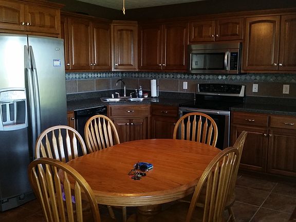 4th image of 184 Blake Ct