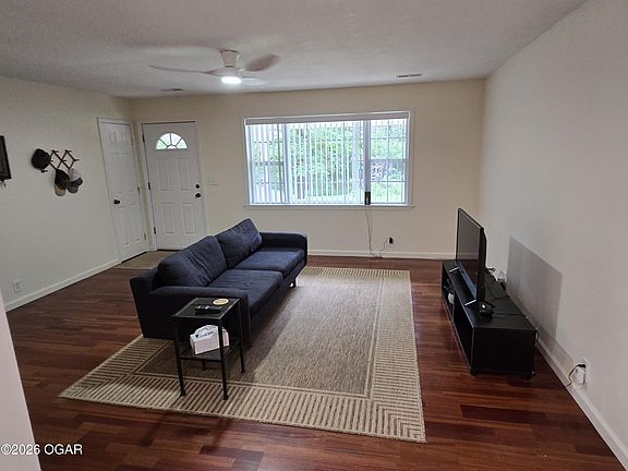 2nd image of 101 Red Oak Loop