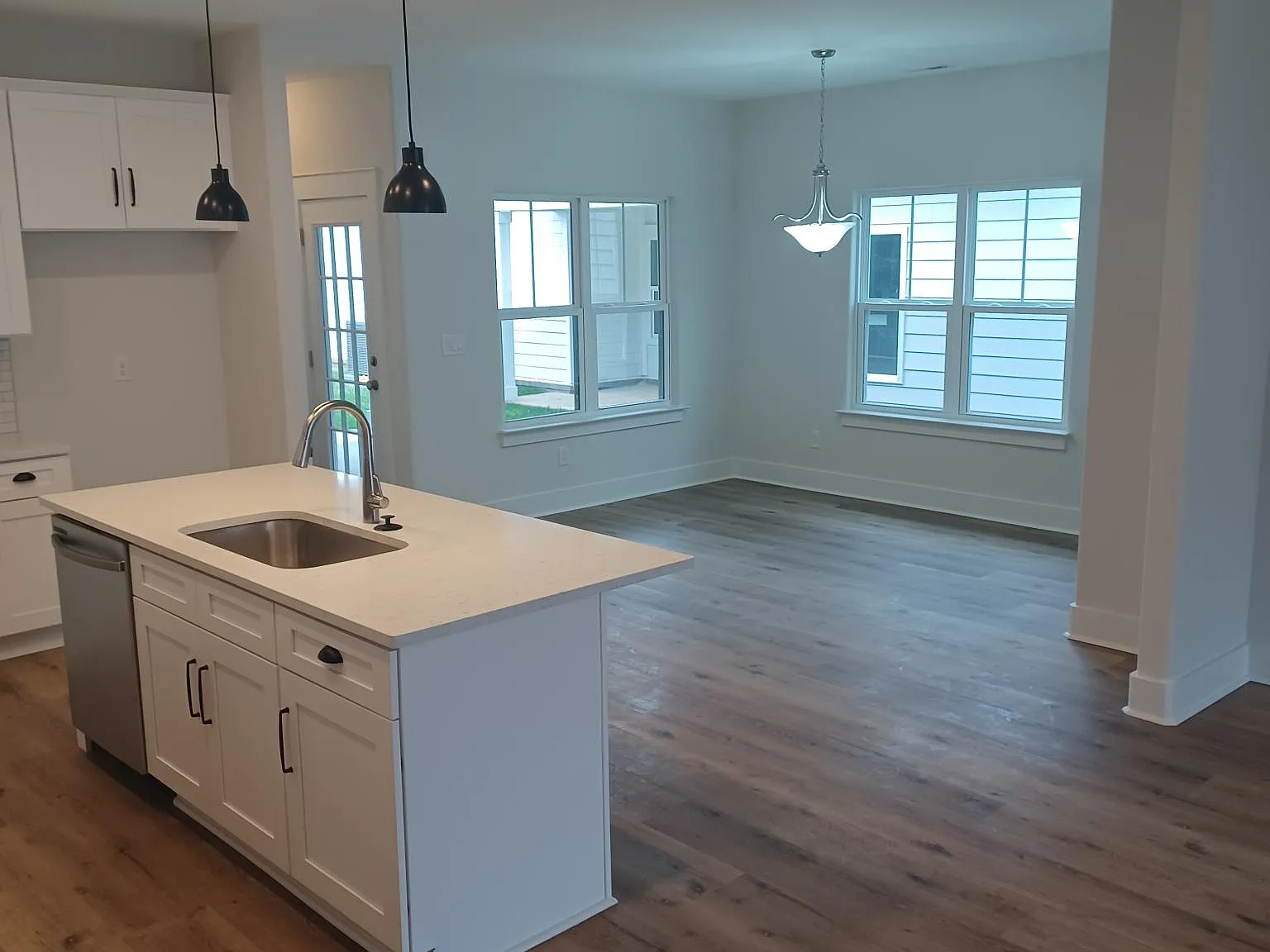 3 bed, 3.5 bath, 1931 sqft, $2,200 — Photo 4