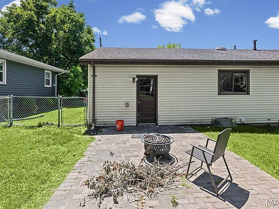 4th image of 212 Cheryl Dr