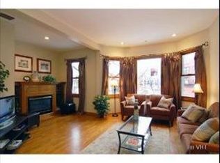 1527 W Barry Ave, Chicago, IL 60657