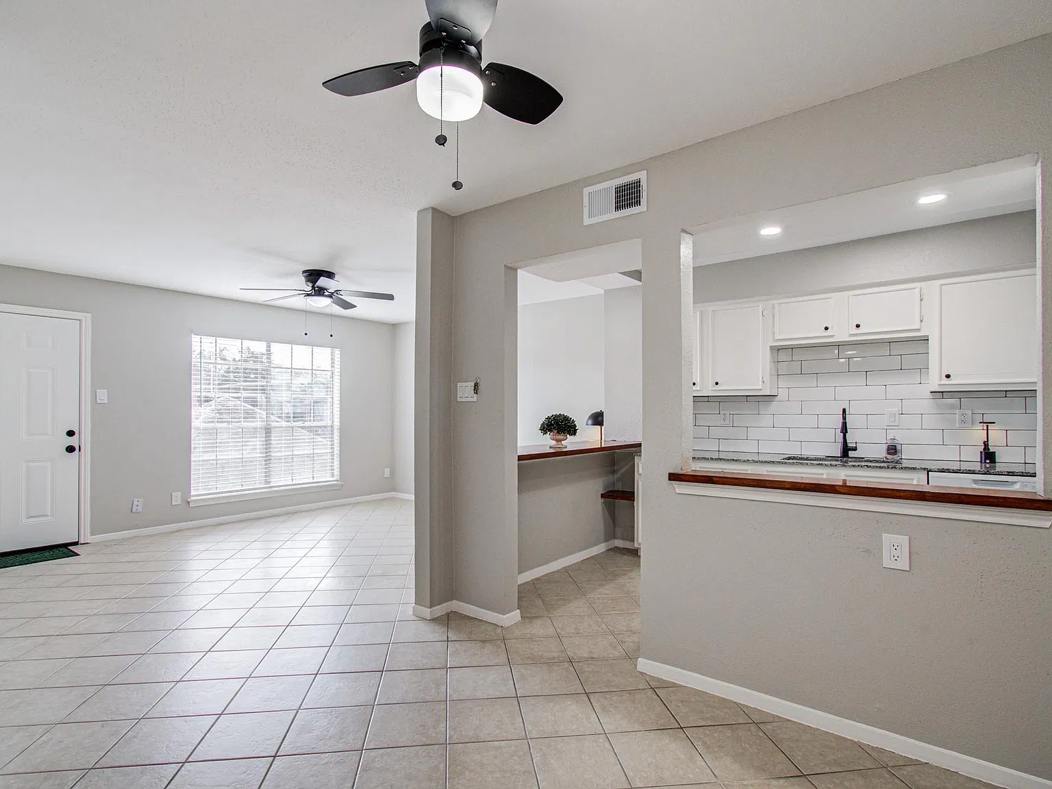 1 bed, 1.0 bath, 792 sqft, $1,300 — Photo 3