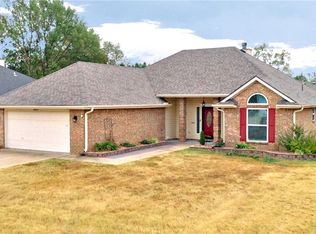 3600 Mockingbird Ln, Rogers, AR 72756