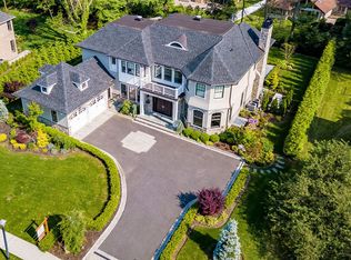 28 Clover Ln, Roslyn Heights, NY 11577