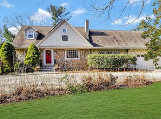 1532 Middle Rd, Baiting Hollow, NY 11933