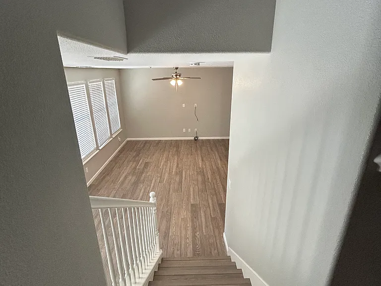 228 W Lucita Way — Photo 14