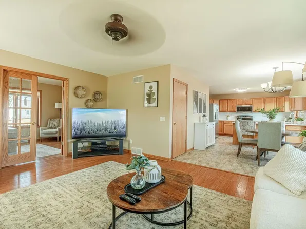 5709 RUNNING DEER Trail, Mcfarland, WI 53558