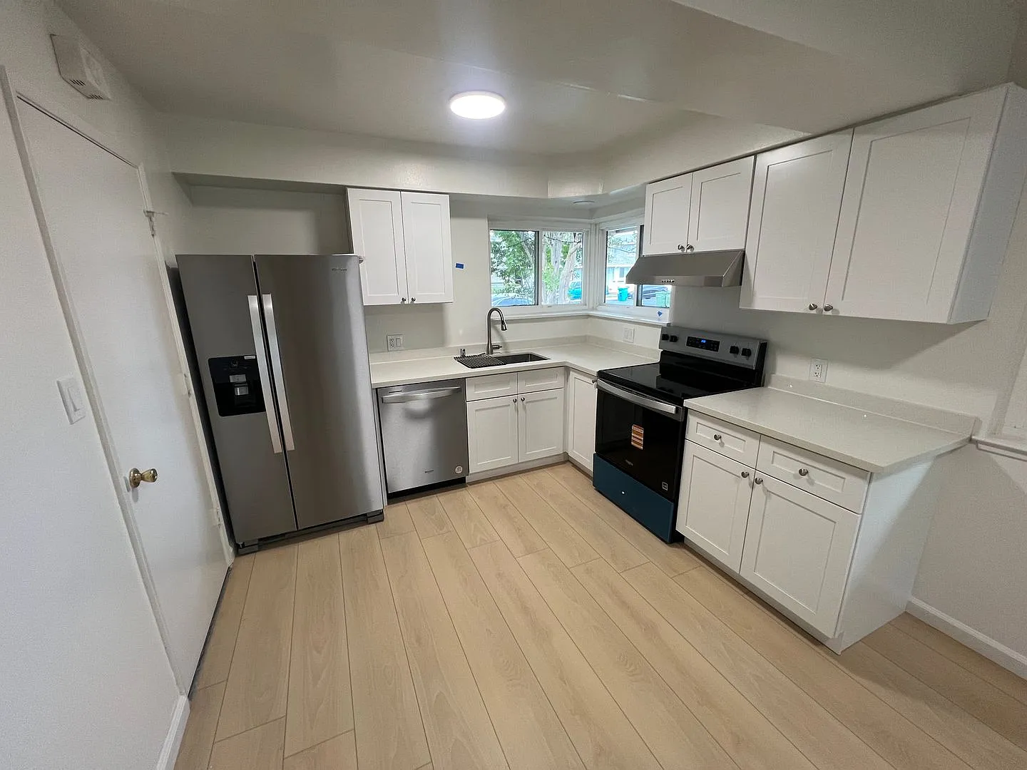 2110-2112 Town & Country Lane — Photo 3