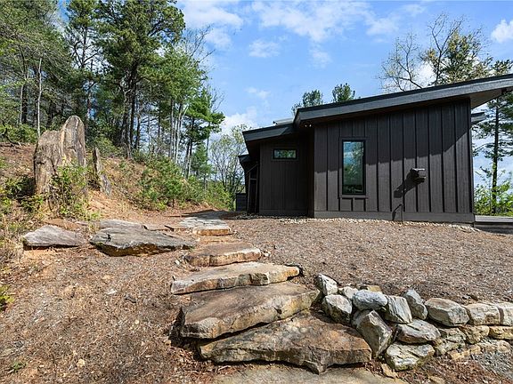 3rd image of 919 Lost Ridge Road