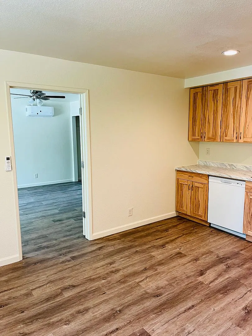 720 W 2nd Ave — Photo 4