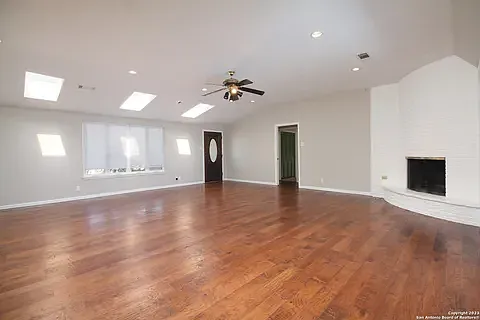 3 bed, 1934 sqft, $2,695 — Photo 3