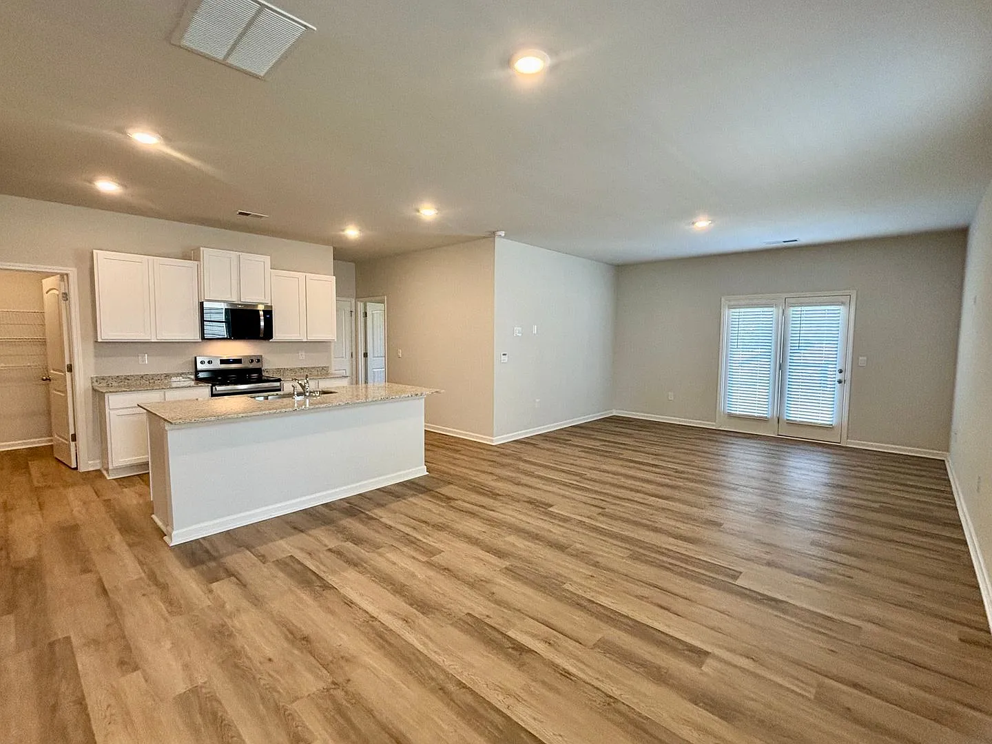 2910 Daxton Ln — Photo 3