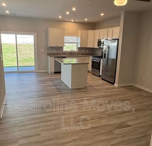 171 Randwick Ln — Photo 2