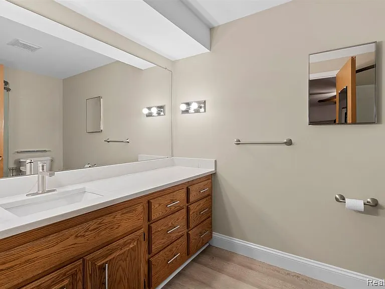 32307 Cambridge Dr — Photo 11