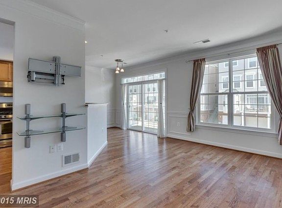 5th image of 13647 Venturi Ln #179