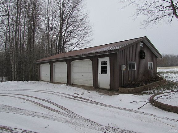 3 Car Detached Garage
