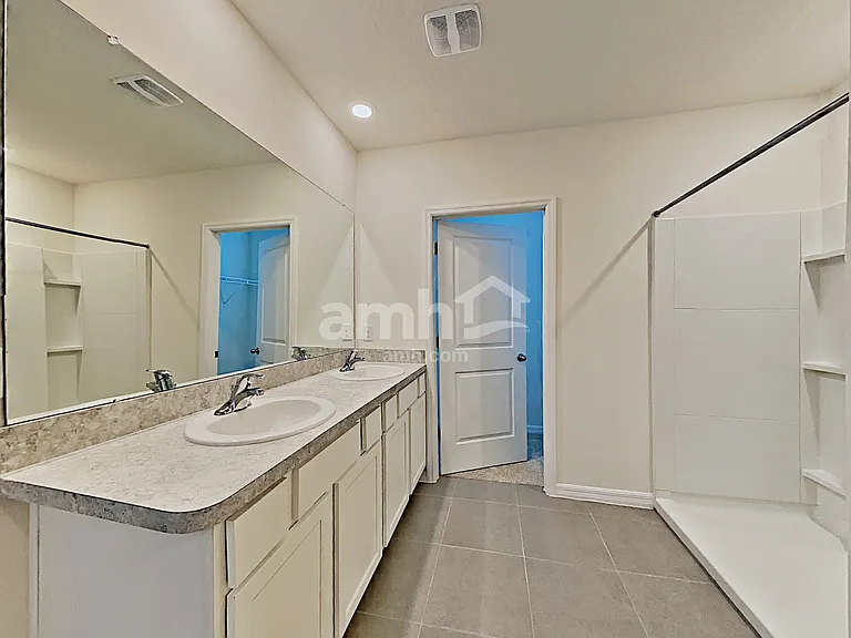 2840 Greenleaf Ter — Photo 12