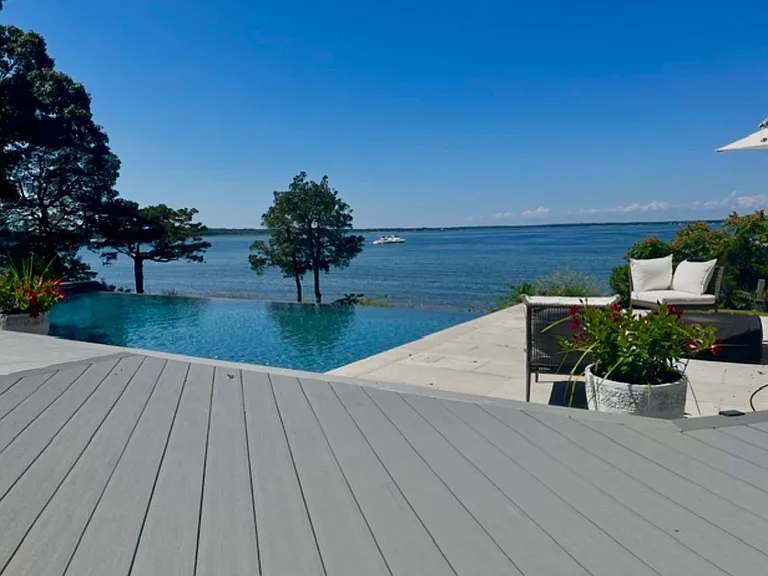 16 N Shore Rd — Photo 3