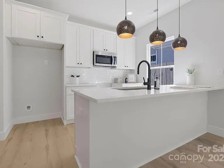 3127 Columbus Cir — Photo 10