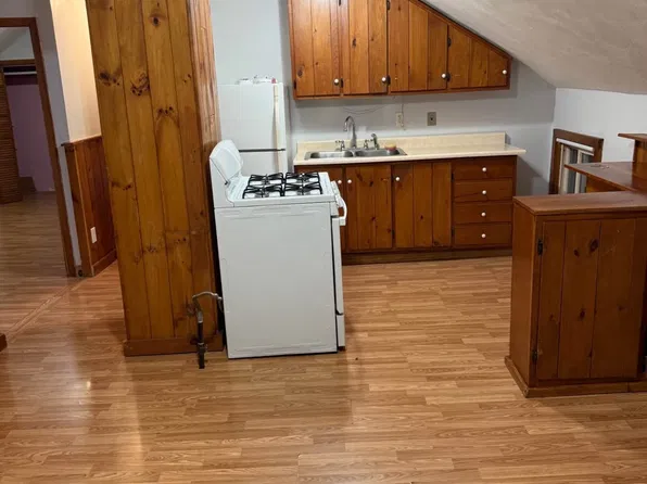 319 Beverage Hill Ave Floor 3, Pawtucket, RI 02861