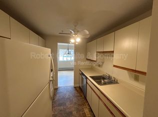 14 Newtown Rd Unit B5, Danbury, CT 06810