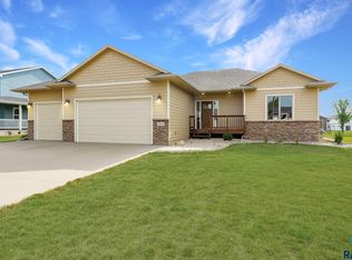404 S Shebal Ave, Harrisburg, SD 57032