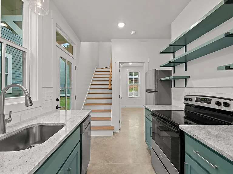 709 Jefferson St — Photo 11
