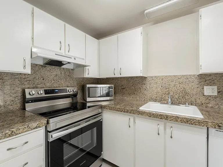New SS appliances - Spacious kitchen