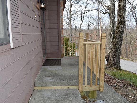 5th image of 770 Oakcrest Dr