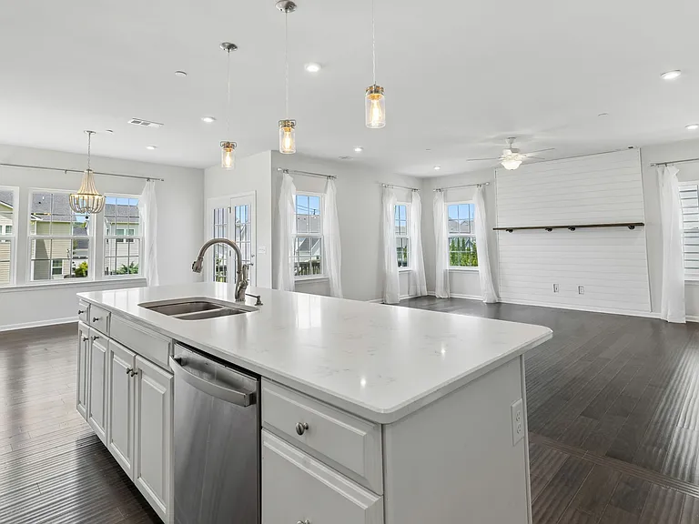 2030 Oglethorpe Dr — Photo 34