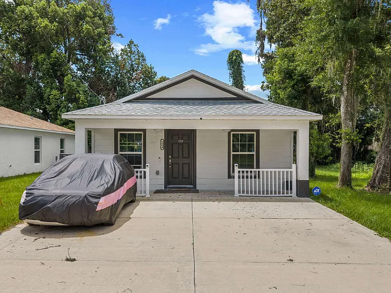 1004 NW 1st St — Photo 2