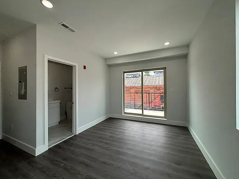 675 N 41st St — Photo 10