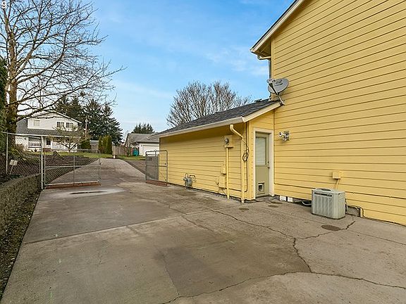 3rd image of 11003 NE 6th Ave