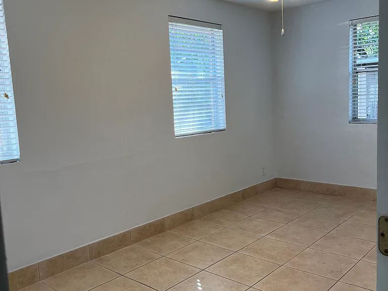 2782 Claremont Cir — Photo 8