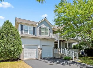 3320 Husking Peg Ln, Geneva, IL 60134