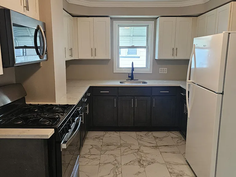 700 W Summer Rd #2 — Photo 3