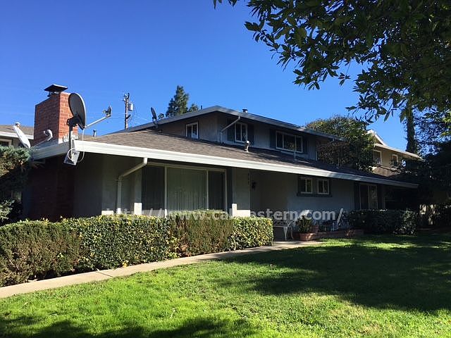 1st image of 927 Castlewood Dr APT 3
