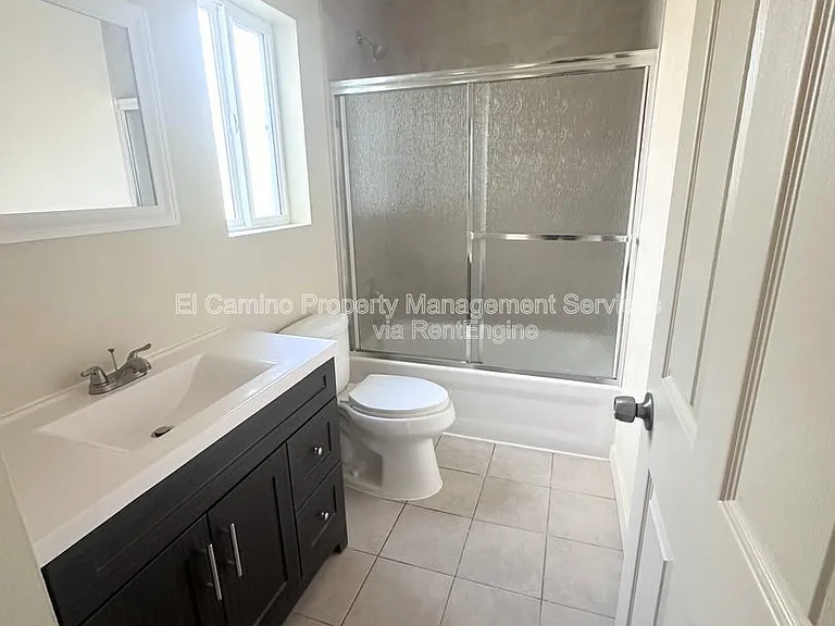 11140 Duncan Ave #A — Photo 15