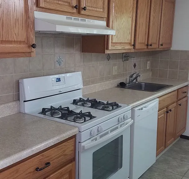 604 Thunderbird Ct — Photo 2