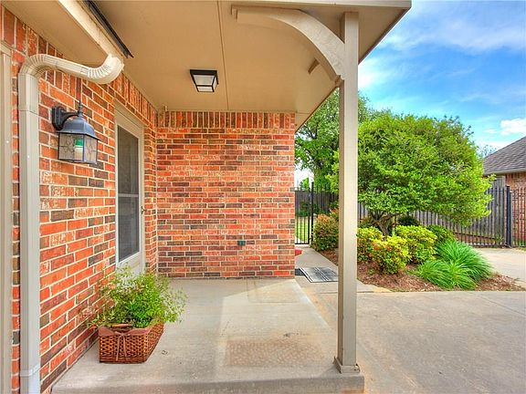 4th image of 10900 Waterside Dr