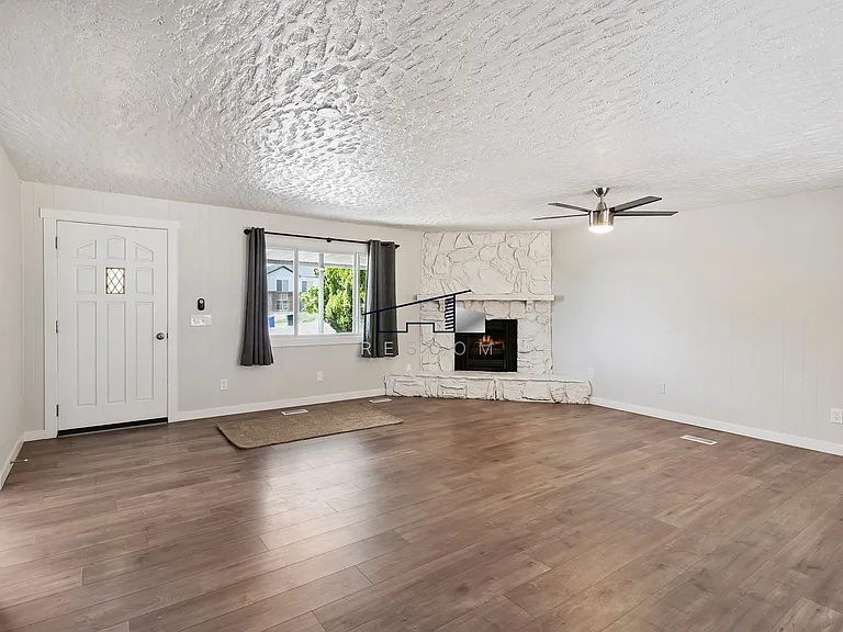 3134 N 450 E — Photo 2