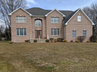 4 Rudyard Dr, Manalapan, NJ 07726